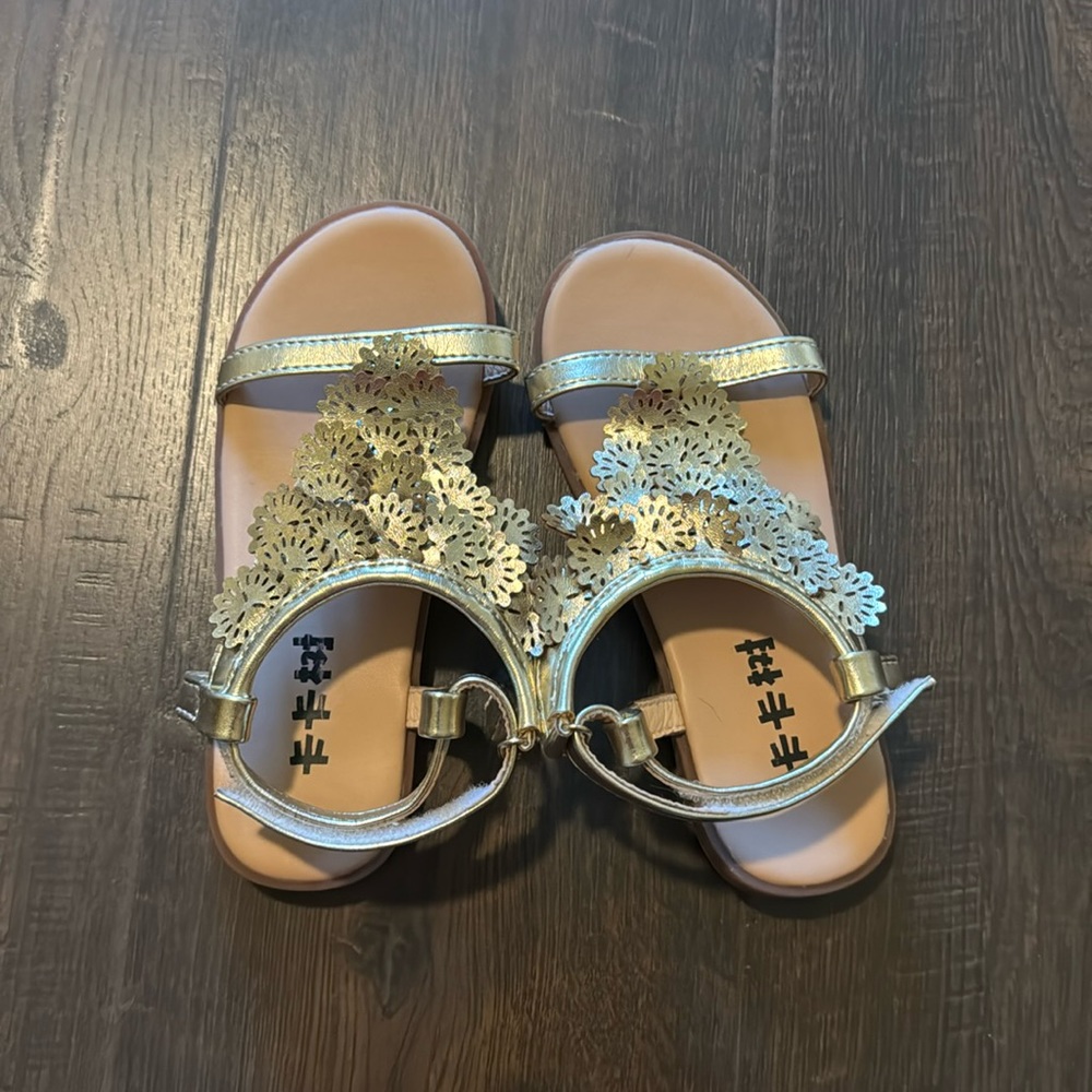 NWOT sandals